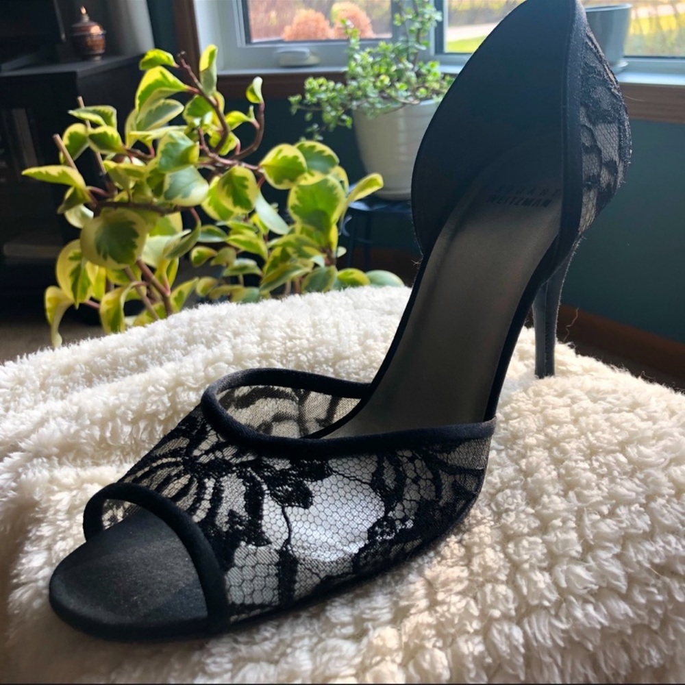 Beautiful, lacy Stuart Weitzman open toe heels 👠🔥